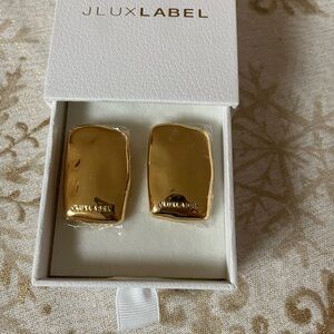 Gold rectangular earrings